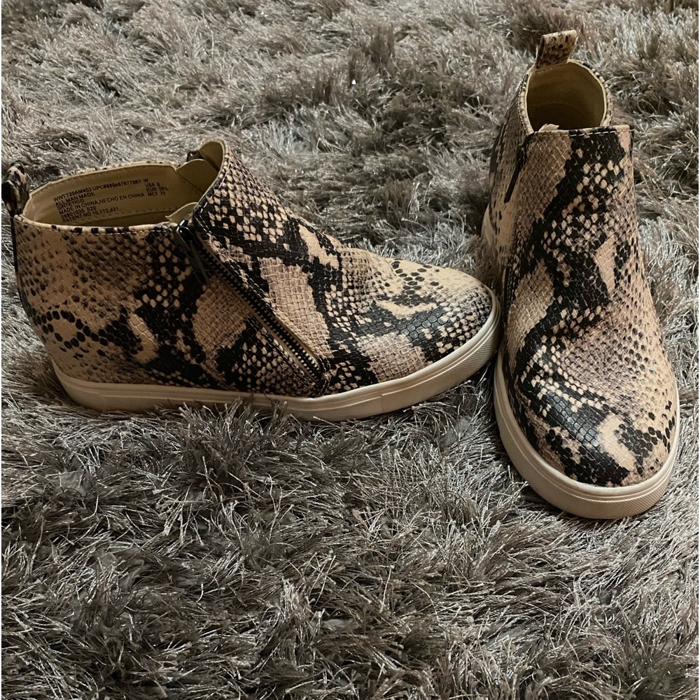 Snake skin wedges